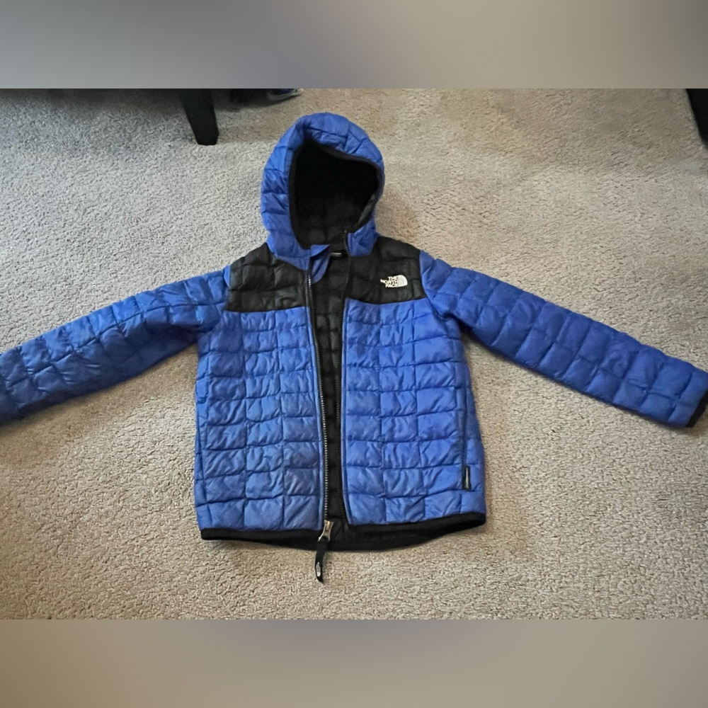 North face boys puffer size 6 in amazing condition (retail $100)